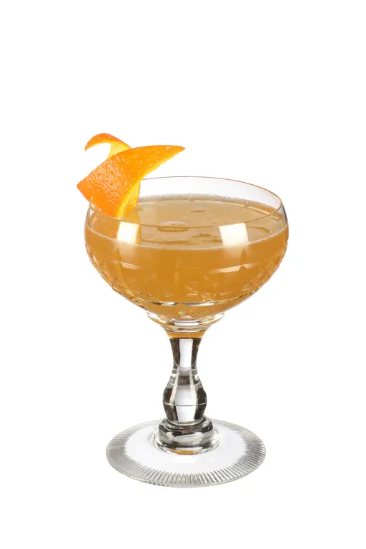 Lady Jane Cocktail: Bí Quyết Pha Chế Độc Đáo Lady Jane Cocktail chuẩn bị trong ly Coupe