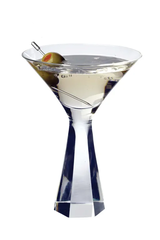 Dry Martini cocktail cổ điển, ly thủy tinh lạnh